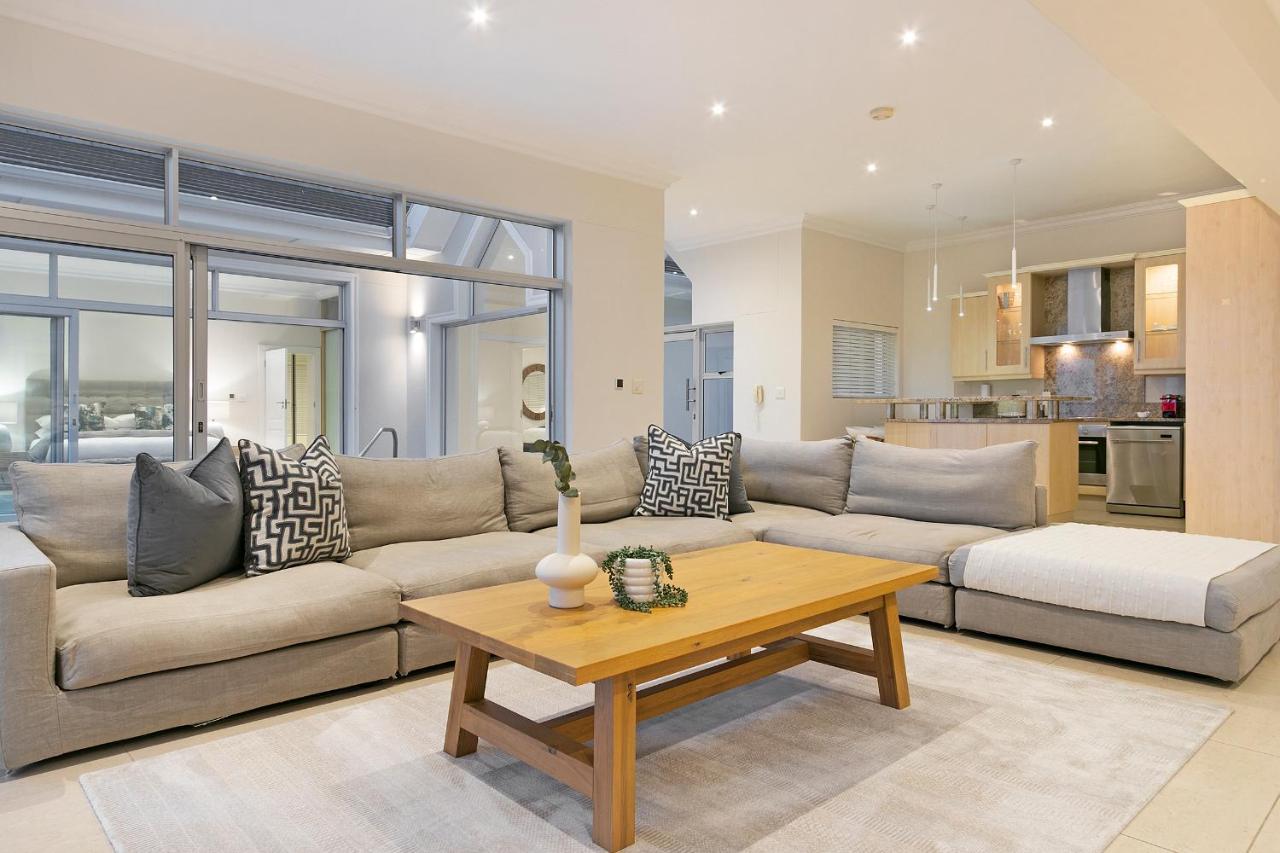 Luxury Serviced Mountain Villa In Constantia Fokváros Kültér fotó