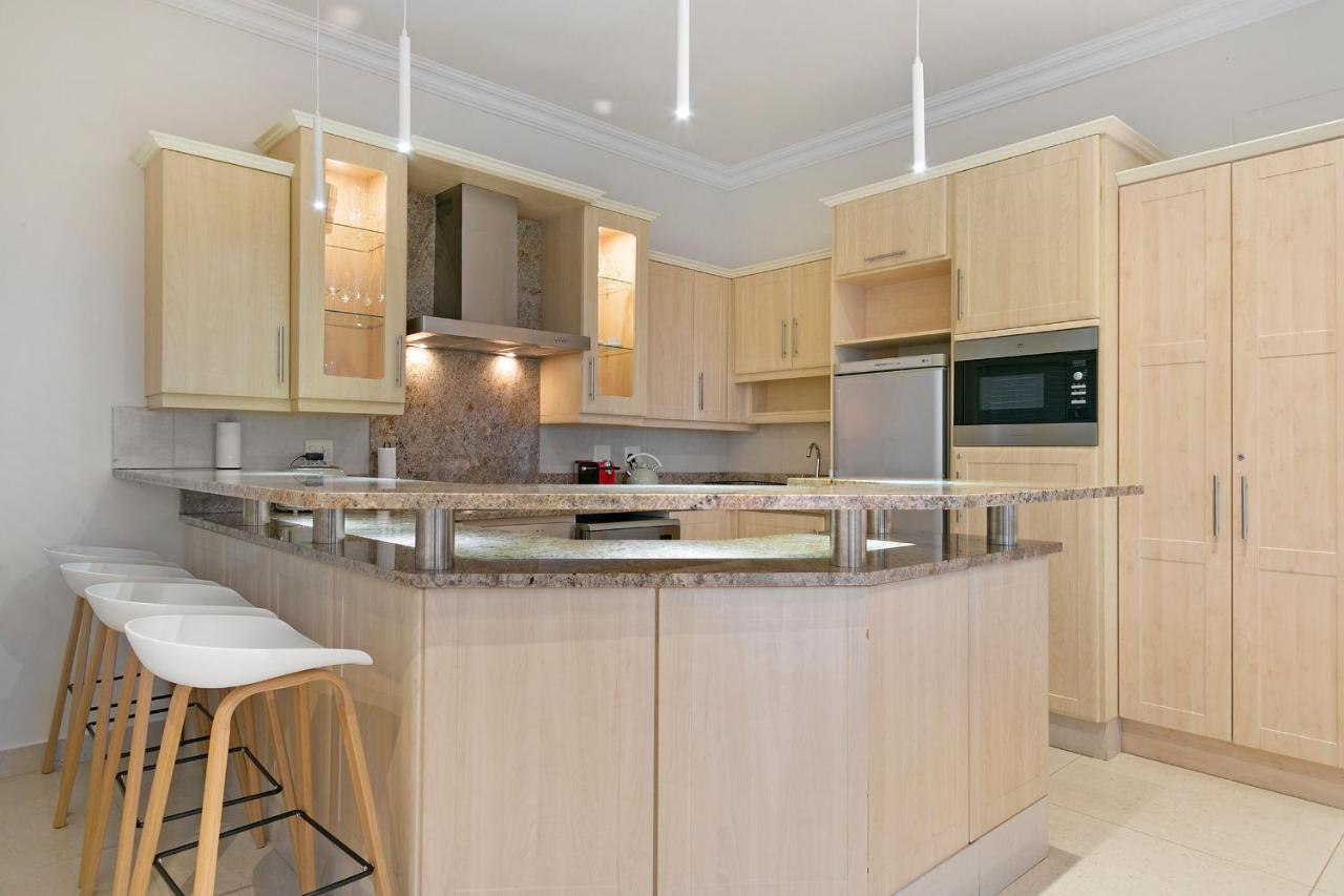 Luxury Serviced Mountain Villa In Constantia Fokváros Kültér fotó