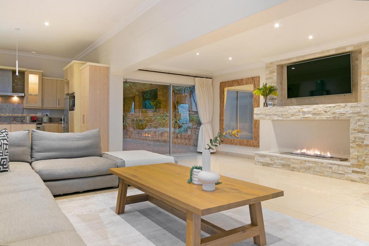 Luxury Serviced Mountain Villa In Constantia Fokváros Kültér fotó